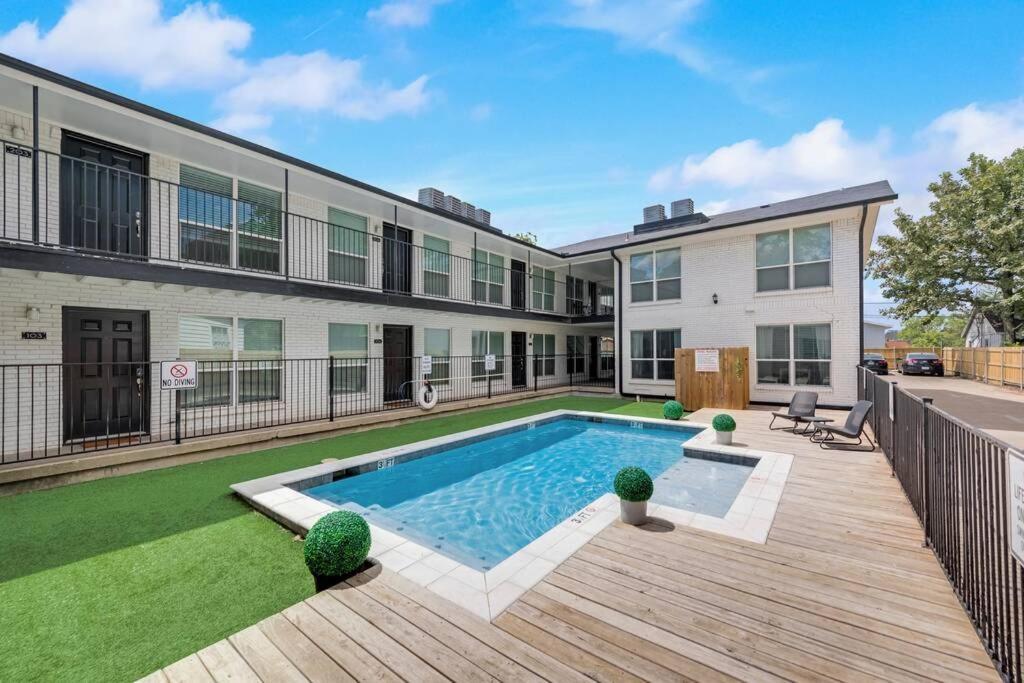 The Munger Proper + Spa Pool Dallas Exterior photo
