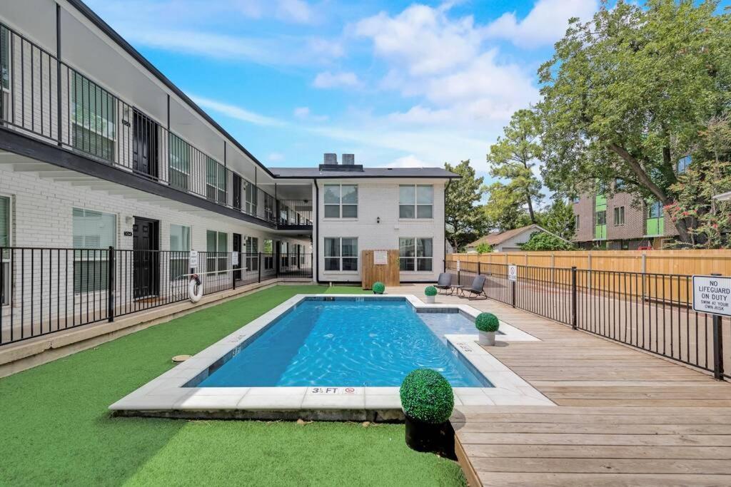 The Munger Proper + Spa Pool Dallas Exterior photo